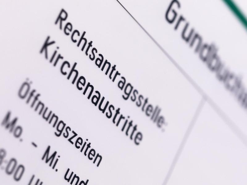 In München sind seit Veröffentlichung des Gutachtens rund 650 Termine für Kirchenaustritte gebucht worden. Foto: Rolf Vennenbernd/dpa
