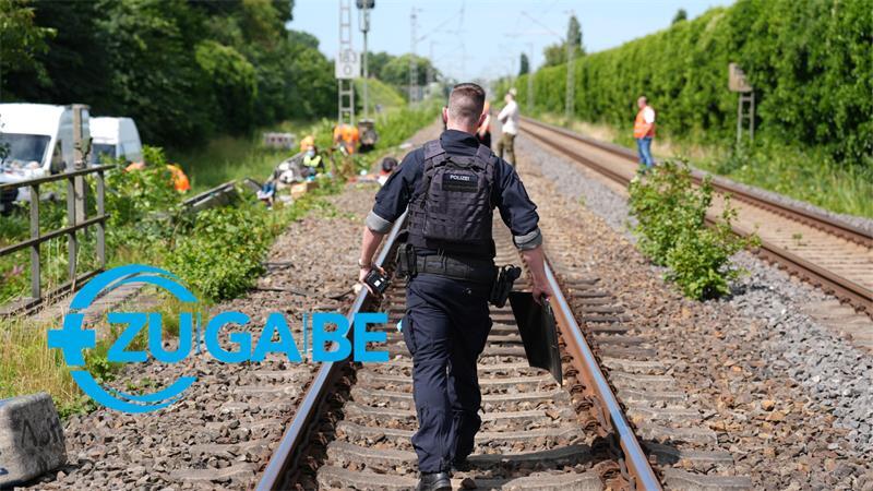 In Neu Wulmstorf (Kreis Harburg) hat in der Nacht zum Dienstag ein Verteilerkasten gebrannt. Die Polizei geht von Brandstiftung aus.