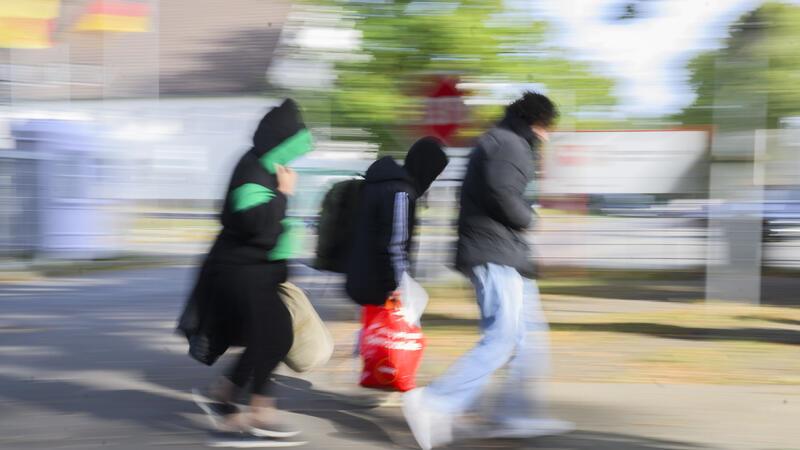 Flüchtlinge und Deutschland-Ticket: Die Beschlüsse vom Bund-Länder-Gipfel In Niedersachsen sind die Landesaufnahmestellen überlastet.