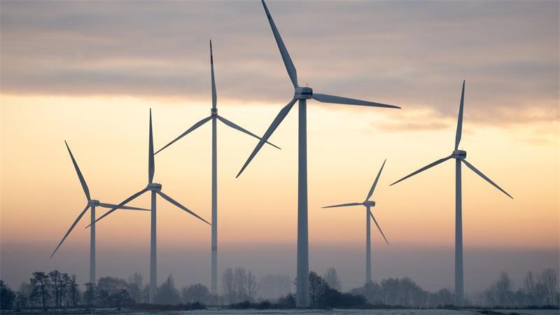 CDU: Klimaneutralität bis 2040 „völlig unrealistisch“ In Niedersachsen stehen so viele Windkraftanlagen wie in keinem anderen Bundesland. (Archivbild)