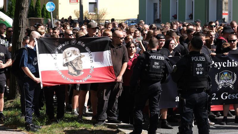 Gefährliche Netzwerke: Wie Rechtsextreme und völkische Siedler sich ausbreiten In Niedersachsen treten rechtsextreme Gruppen immer offensiver auf (Symbolbild).