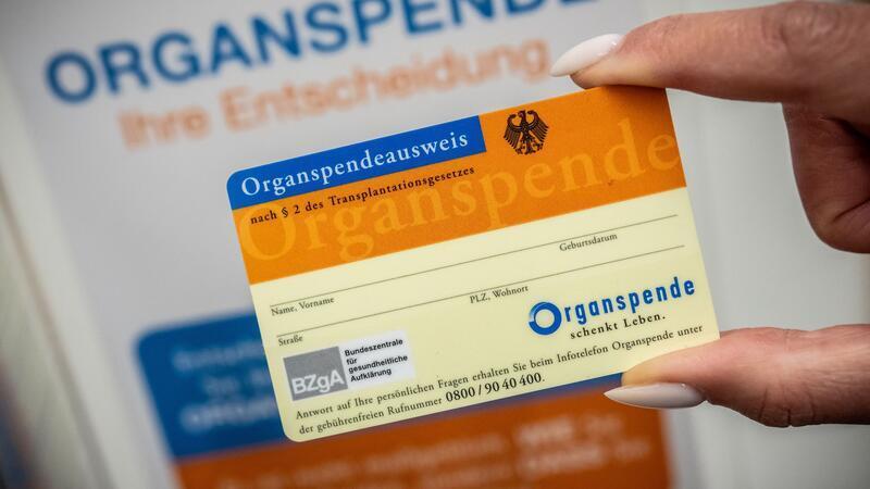 So viele Menschen in Niedersachsen warten auf ein Spenderorgan In Niedersachsen warten laut Techniker Krankenkasse 726 Menschen auf ein Spenderorgan. (Symbolbild)