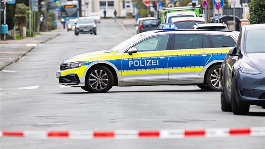 In Nienburg in Niedersachsen ist bei einem Polizeieinsatz ein Mann tödlich verletzt worden. Eine Polizistin wurde angeschossen.