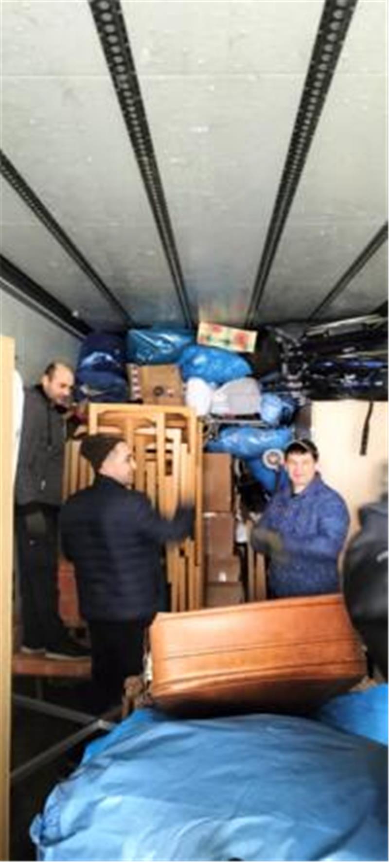 Nindorfer Unternehmer hilft beim zerstörten Kinderkrankenhaus in Kiew In Nindorf werden wieder Hilfsgüter für die Ukraine gesammelt und verladen.