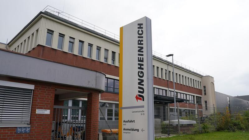 Stellenabbau: Jungheinrich will Werk in Lüneburg bis 2027 schließen In Norderstedt hat Jungheinrich noch rund 1.500 Beschäftigte. (Archivbild)
