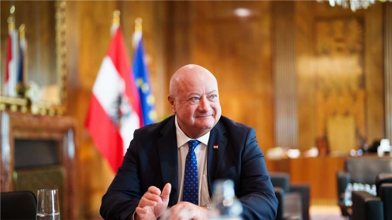 Österreichs Kanzler: Koalition mit Anti-Streit-Rezept In Österreich streitet die Dreier-Koalition trotz aller großen inhaltlichen Unterschiede - zumindest bisher - kaum.