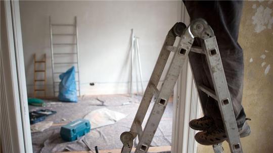 In Österreich übernimmt der Staat einen Teil der Handwerkerkosten. (Symbolbild) 