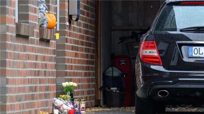 In Oldenburg hat ein Mann eine 35-jährige Frau und zwei Kinder im Alter von 8 und 11 Jahren getötet. Danach beging er Suizid.