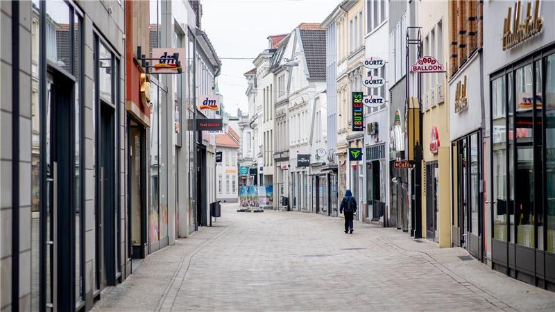 21-Jähriger stirbt nach Schüssen aus Polizeiwaffe In Oldenburg ist ein Mann von Schüssen aus einer Polizeiwaffe tödlich verletzt worden.