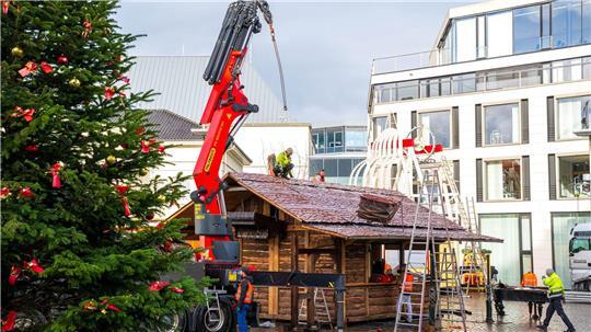 In Oldenburg und in vielen anderen Städten laufen die Vorbereitungen für die Weihnachtsmärkte auf Hochtouren. 