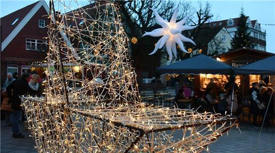 In Otterndorf kam es zum Eklat, nachdem auf einem Weihnachtsmarkt rechtsextreme Musik abgespielt wurde.