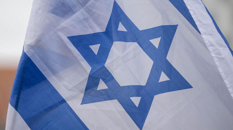 In Otterndorf wurde die Israel-Flagge von Unbekannten gestohlen.