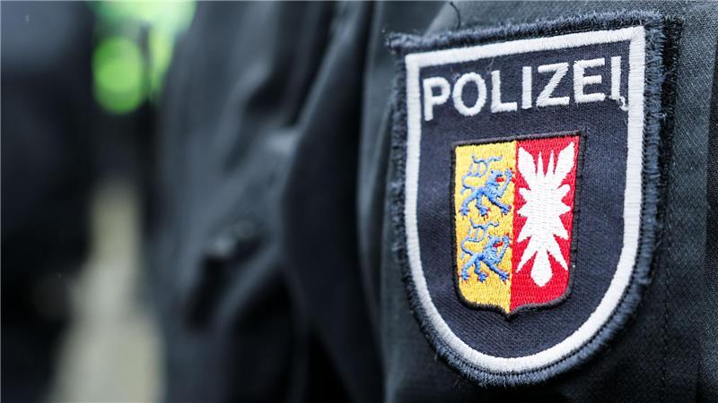In Pinneberg haben Polizisten mehrere Läden durchsucht. (Symbolbild)