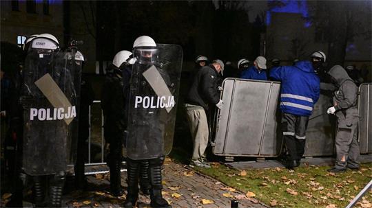 In Polen ist ein langanhaltender Streit um das Verfassungsgericht eskaliert.