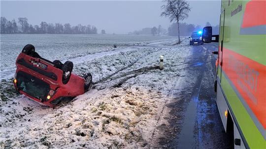 In Ritschermoor überschlug sich eine Autofahrerin und landete im Graben.