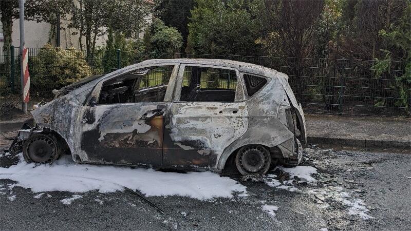 In Rotenburg brannte ein geparktes Auto vollständig aus.