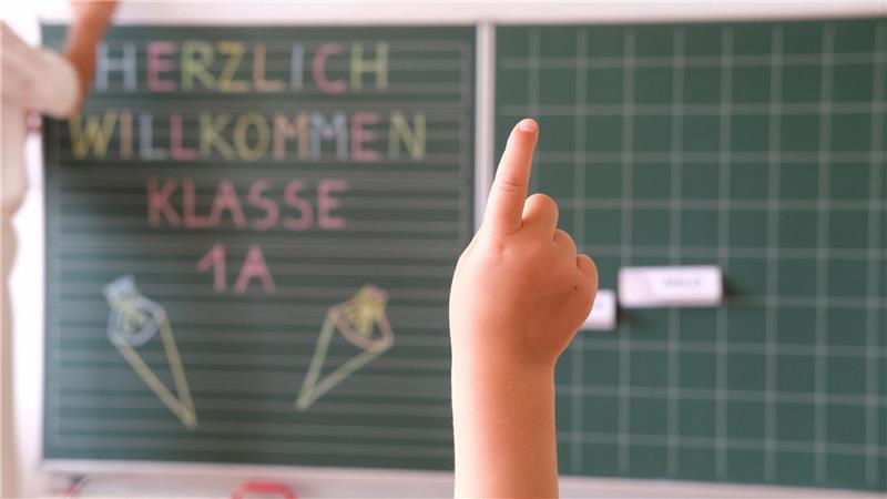 Schulstart in Deutschland - ausgerechnet bei Sommerhitze In Sachsen gings für die neuen Erstklässler sogar schon am Wochenende los - am Samstag war Einschulung.