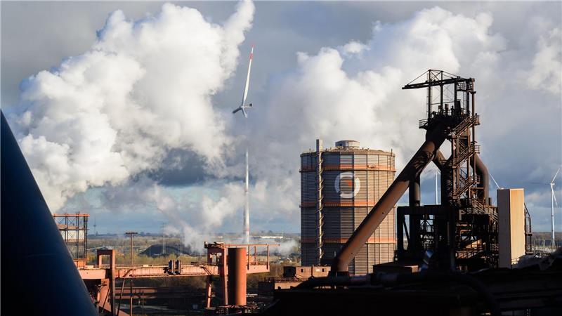 In Salzgitter läuft der Umbau zu grünem Stahl bereits seit 2023, 2025 soll die erste Anlage in Betrieb gehen.  (Archivbild)