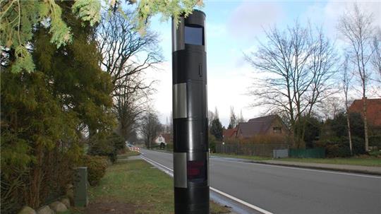 In Sauensiek steht jetzt eine moderne Blitzersäule.
