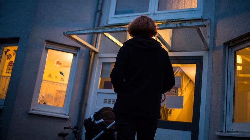 In Schleswig-Holstein fehlen aktuell etwa 200 Frauenhausplätze. (Symbolbild)