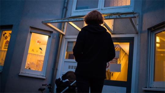In Schleswig-Holstein fehlen aktuell etwa 200 Frauenhausplätze. (Symbolbild)