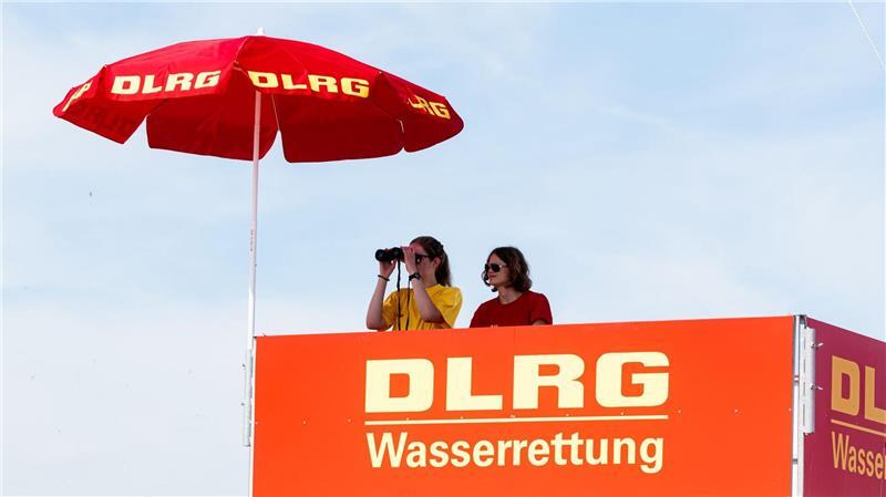 DLRG rettet im Norden 211 Menschenleben In Schleswig-Holstein haben die Helfer der DLRG 211 Menschenleben gerettet. ( Archivbild)