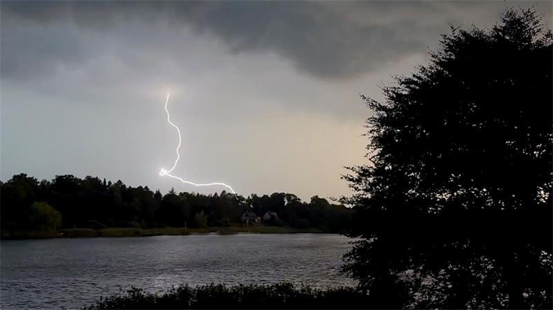 In Schleswig-Holstein hat es am Wochenende so häufig geblitzt wie seit Jahren nicht mehr.