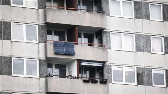 In Schleswig-Holstein sind dieses Jahr bis Ende November ungefähr 16.400 Balkonkraftwerke installiert worden. (Symbolbild)