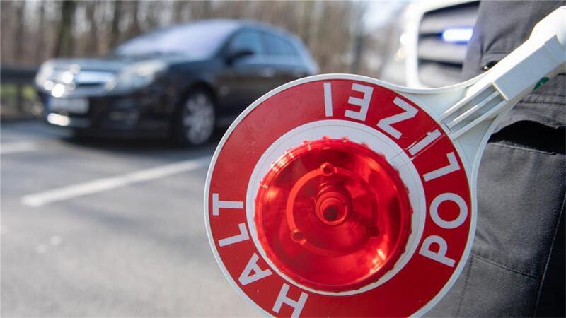 In Schweewarden wurden die Teilnehmer des Korsos gestoppt und kontrolliert (Symbolbild).