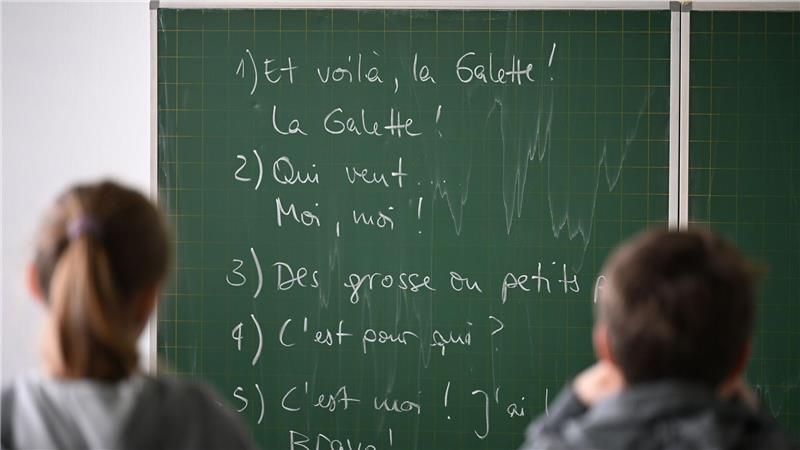 In Spanisch und Französisch wurden Anforderungen an die Schulkinder nach hinten verschoben. (Symbolbild)