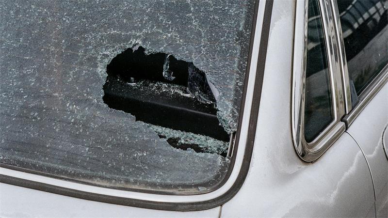 In Stade und Buxtehude haben Diebe bei mehreren Autos die Scheiben eingeschlagen (Symbolbild).