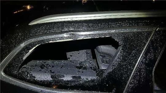 In Stade wurde ein geparktes Auto aufgebrochen und das Handschuhfach durchwühlt.