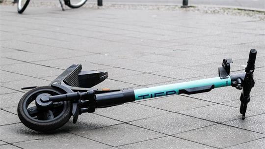 In Stade wurde eine E-Scooter-Fahrerin angefahren (Symbolbild).