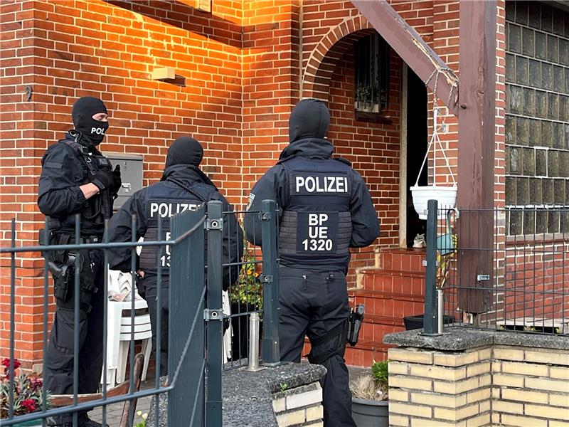 Schleuser-Festnahmen in Stade: Das ist über die syrische Familie bekannt In Stade wurden am Dienstagmorgen drei Haftbefehle vollstreckt. Foto: Vasel