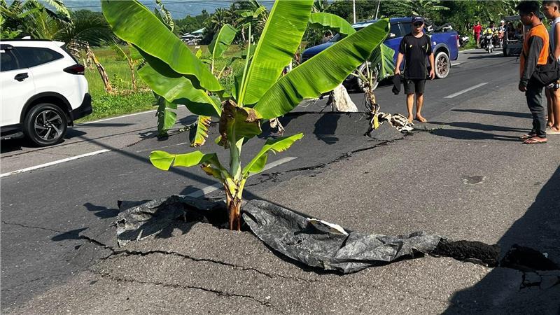 Tote und Verletzte bei schwerem Erdbeben auf den Philippinen In Straßen taten sich große Risse auf.