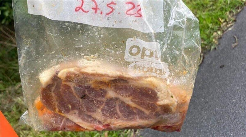 In Tiefkühlbeuteln wurde das Fleisch auf einer landwirtschaftlichen Fläche gefunden.