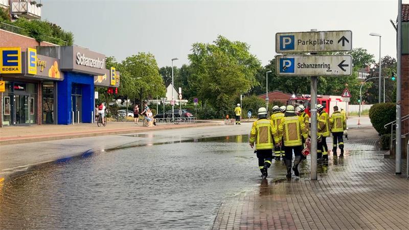 In Winsen (Luhe) sorgte das Unwetter am Samstag für teils überflutete Straßen.