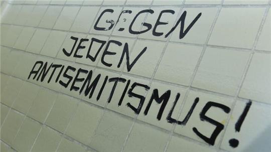 In Würzburg lernen Lehramtsstudierende, wie sie mit Antisemitismus im Klassenzimmer umgehen können.