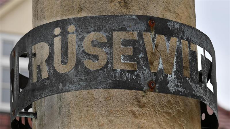 Anfang vom Ende der DDR? Der Flammentod des Oskar Brüsewitz In Zeitz erinnert eine Stele an Brüsewitz. (Archivbild)