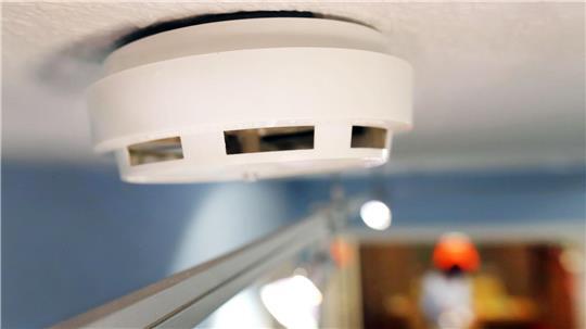 In allen Bundesländern gilt eine Rauchmelderpflicht für Häuser und Wohnungen. (Symbolbild)