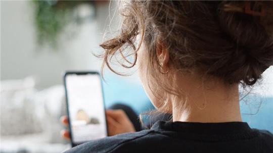 In bestimmten Filterblasen in sozialen Medien wie Instagram oder Tiktok werden pauschale Diagnosen exzessiv vergeben.
