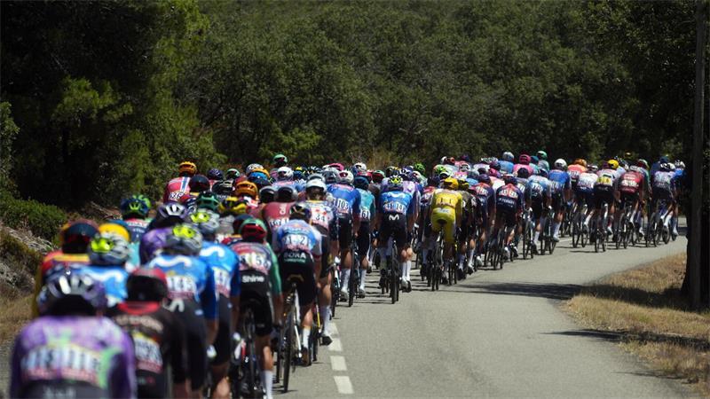 In brütender Hitze unterwegs: Die Profis bei der Tour de France. 
