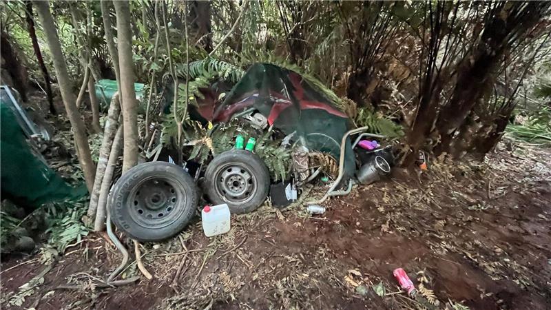 Neuseeland: Erste Fotos vom Camp des Kindesentführers In dem Camp waren Autoreifen und ein Wasserkanister zu sehen.