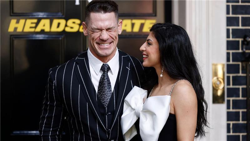 John Cena über Präsidenten-Rolle: „Bin komplett überfordert“ In dem Film „Heads Of State“ spielt John Cena (hier mit seiner Frau Shay Shariatzadeh bei der Filmpremiere) den US-Präsidenten Will Derringer, der wider Willen zum Actionhelden wird.
