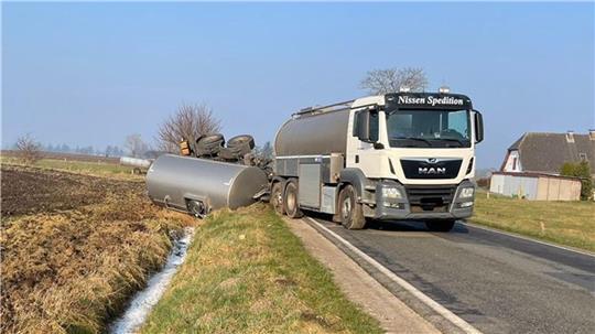 In dem Laster waren laut Polizei 11.000 Liter Milch.