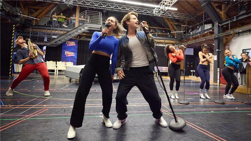 In dem Musical geht Marty McFly auf eine Zeitreise ins Jahr 1955.