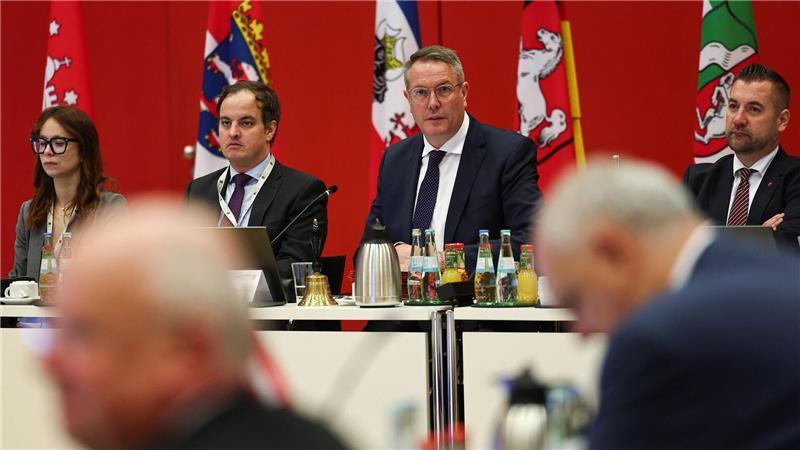 In dem Saal in der Rheingoldhalle tagte vor einigen Jahren in der Corona-Pandemie vorübergehend auch der rheinland-pfälzische Landtag. 
