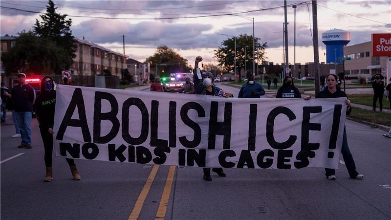 Nationalgarde in Chicago: Trump wendet sich an Supreme Court In dem Vorort von Chicago wird seit Wochen gegen das Vorgehen der Einwanderungsbehörde ICE protestiert. (Archivbild)