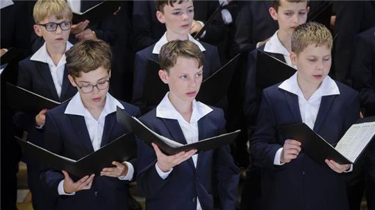 Jungen des Drsdner Kreuzchors im Konzert