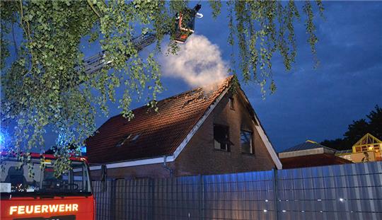 In dem Einfamilienhaus in Bremervörde war am 21. Juli ein Dachstuhlbrand ausgebrochen. Foto: Feuerwehr